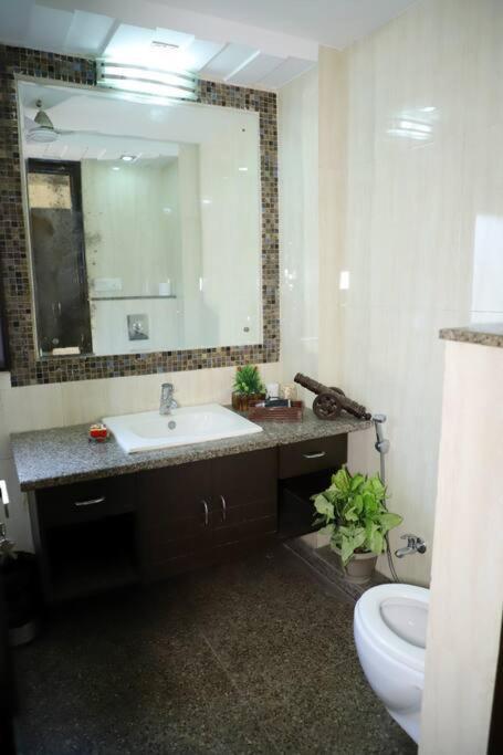 Apartment Fortune Service 3bhk,j-215 Saket New Delhi