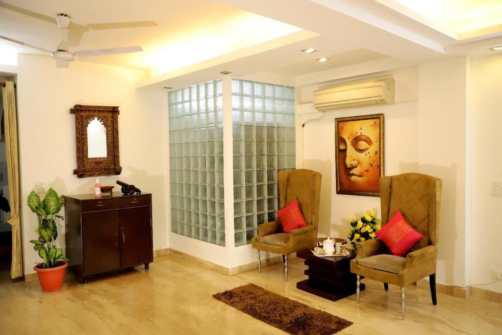 Apartment Fortune Service 3bhk,j-215 Saket *