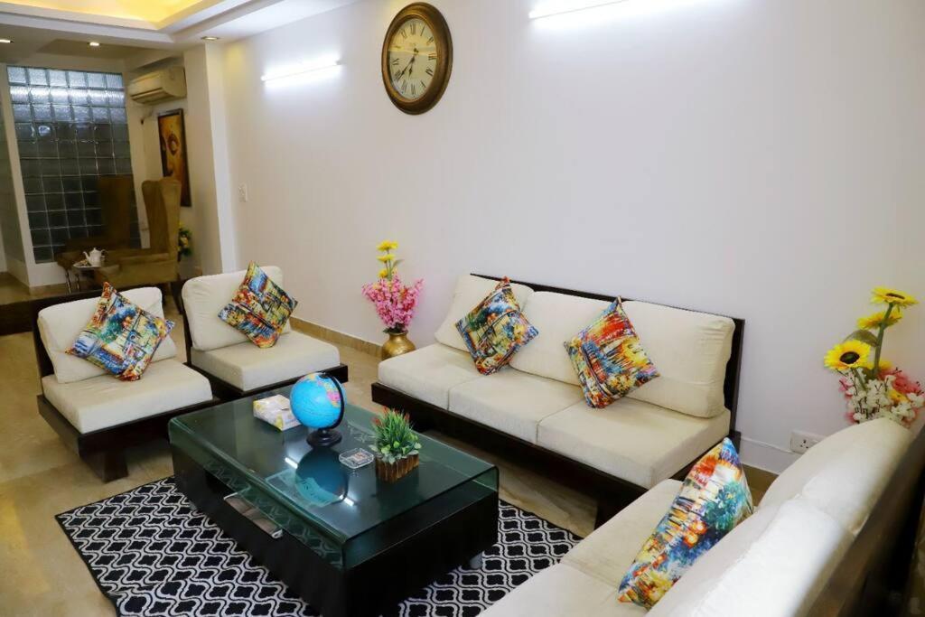 Fortune Service 3bhk,j-215 Saket Apartment New Delhi
