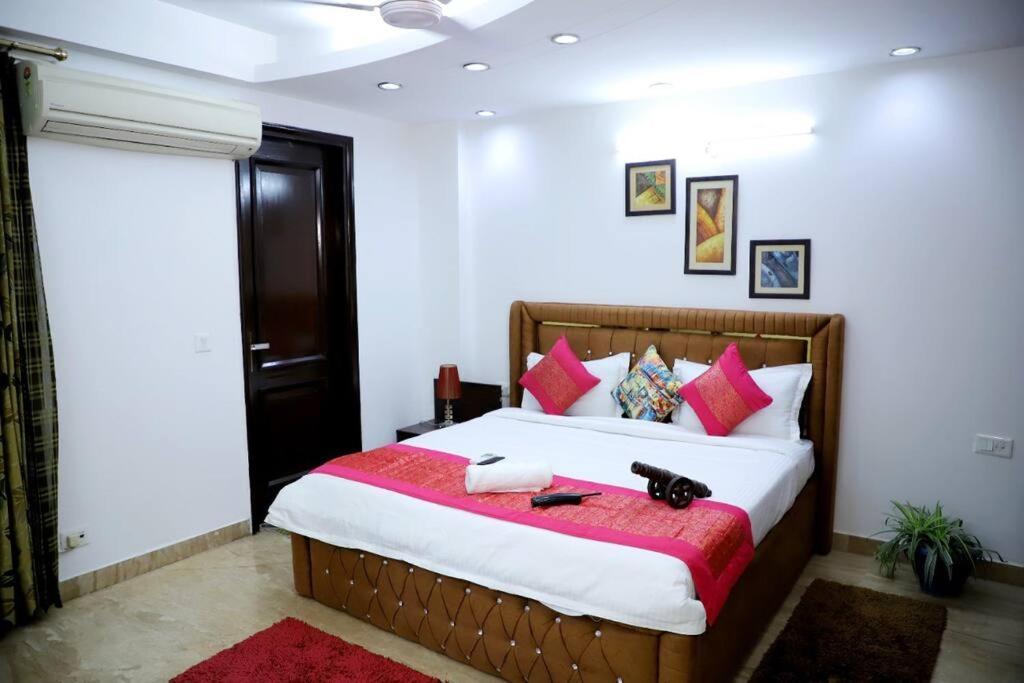 Apartment Fortune Service 3bhk,j-215 Saket New Delhi