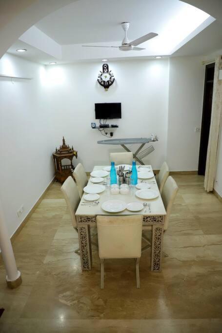 Apartment Fortune Service 3bhk,j-215 Saket