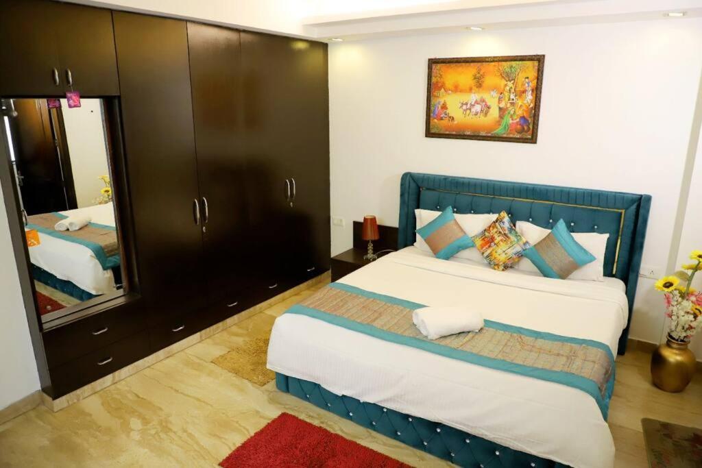 Apartment Fortune Service 3bhk,j-215 Saket New Delhi
